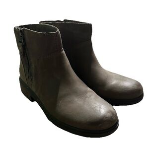 Women’s Ugg Leather Brown Ankle Boots Size 8.5